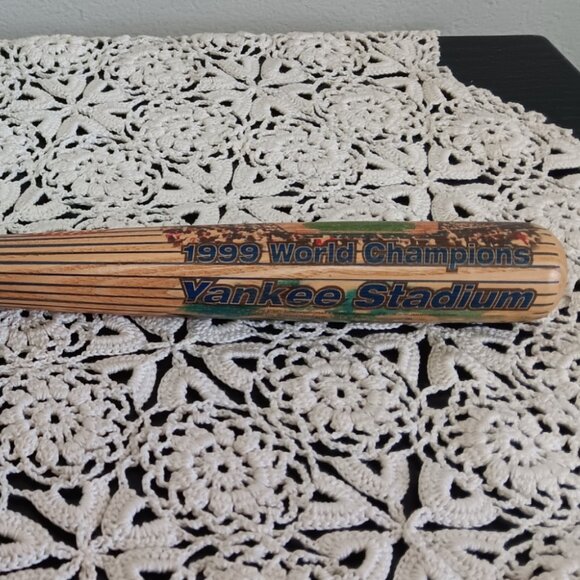 RARE 1999 New York Yankees World Series Champions Mini Bat - Picture 1 of 4